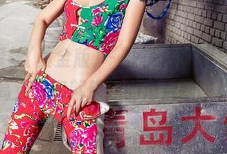 AISS爱丝(黄金版) – 亚美依的双马尾照，高清效率就像我的清晨咖啡！
