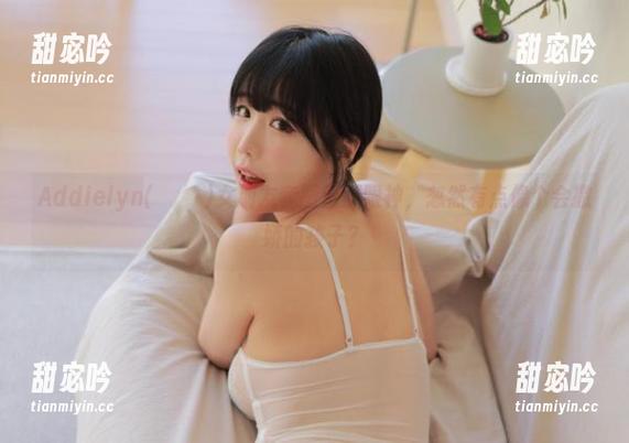 Addielyn(에디린)女朋友套图里那眼神，忽然有点像个会撒娇的孩子？