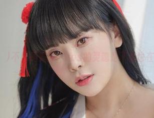 Dami(퀸다미)不止是美脚，cos的灵魂是不是也在那些指尖？