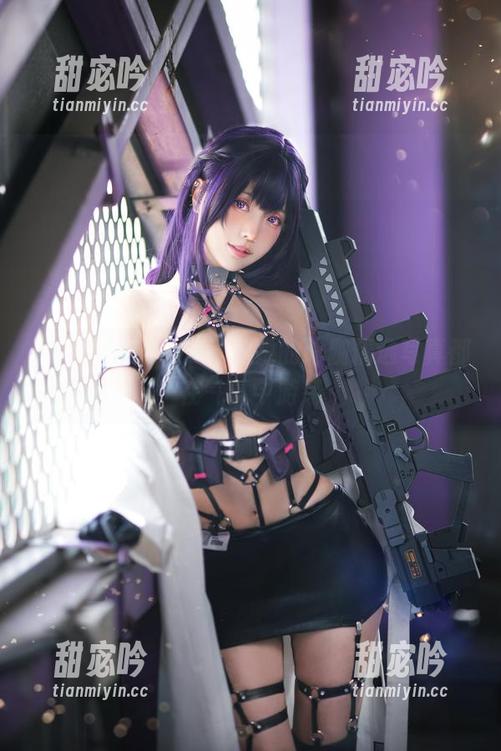 就这样，ElyEE子和她的瑜伽精选写真都在气氛中游荡