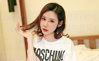 Feilin嗲囡囡 – 施忆佳KITTY的兔女郎图包，保证让你想起小时候的那只毛绒玩具，越看越想抱抱。