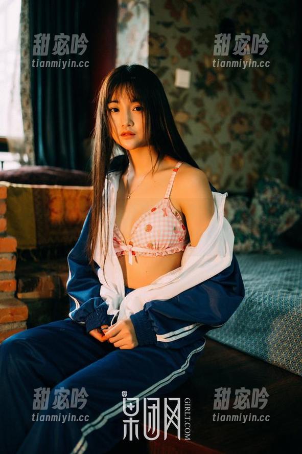 GIRLT果团网 - 分享陈雅漫的短裤写真：不仅好看，还能修炼眼力。