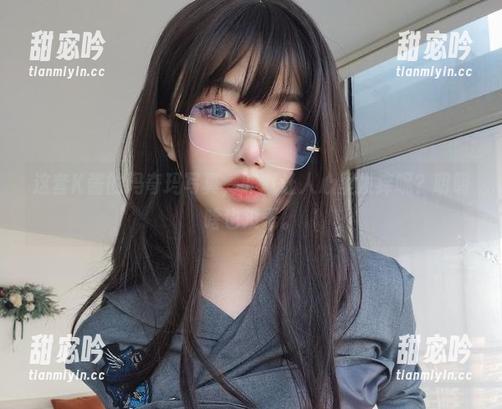 这套K酱的玛奇玛写真，咋就让人心里发痒呢？明明啥也没干。