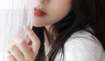 MFStar模范学院 – 套图里的SiByl李思宁：穿上秘书装，冷酷与可爱之间游刃有余。