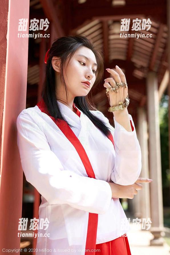 MiiTao蜜桃社 - 最新美图？佩琦Pinky和泳池搭配得真绝，整个清凉世界扑面而来。