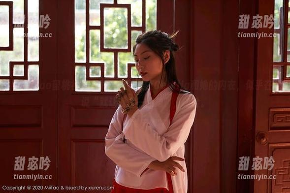 MiiTao蜜桃社-陆萱萱Cecilia MiiTao蜜桃社 - 图片中的陆萱萱Cecilia和她的内衣,似乎在说“就让我露一点边”,哈哈。