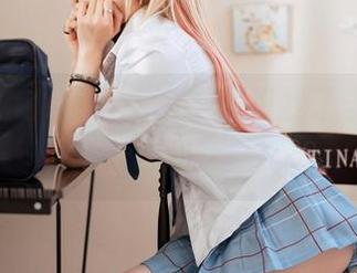 看Rioko凉凉子在水手服里找了多少‘小心机’