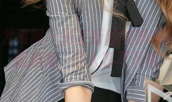 UGirls尤果网 – 张芷昕的美脚在高清里翩翩起舞，让人移不开眼