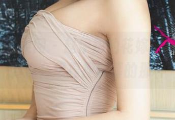 UGirls尤果网 – 赵伊彤的花嫁图集，高清到你会想捏捏屏幕的那种