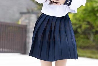 XIAOYU语画界 – 写真合集：这礼服真不适合平常人，允儿Claire真勇敢！
