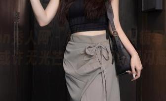 Xiuren秀人网 – z杯悠悠的眼镜写真——或许无光芒，但在原图里闪耀