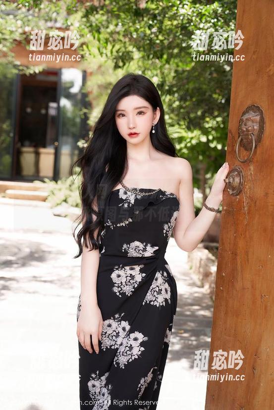 Xiuren秀人网 - 南初妹妹换上泳装了，来瞅瞅原图与那不低调的更新