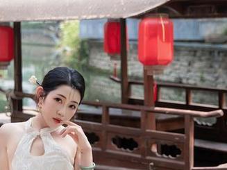 Xiuren秀人网 – 更新！小热巴的牛仔裤写真，这身材应该是怎么练成的，我默默在角落拍手！