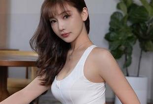 Xiuren秀人网 – 田冰冰图集：这油亮溜光的样子，简直让人分不清是她的皮肤还是抛光机做的！