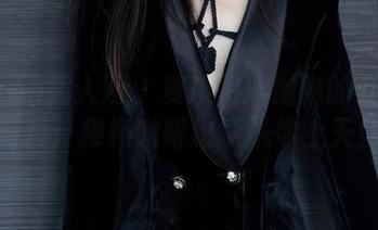 Xiuren秀人网 – 麦琪绫冰激淋的办公室写真：捧杯咖啡也能送你上天！