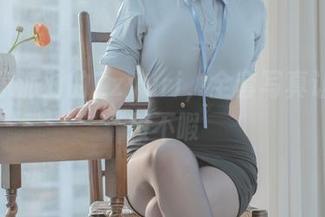 搞宅家派对的Zzyuri，全套写真让你应接不暇