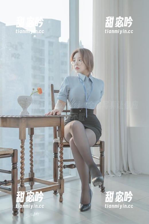 搞宅家派对的Zzyuri，全套写真让你应接不暇