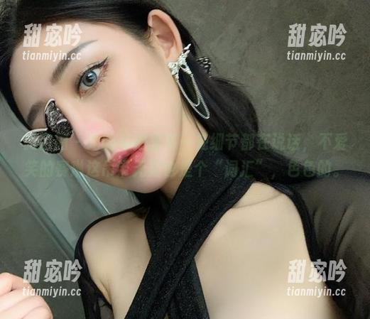 微密圈 - 她的私拍里每一处细节都在说话，不爱笑的赛琳这吊带无疑也是个“词汇”，色色的。
