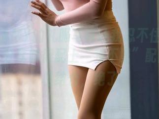 丽柜 – AMY的礼服写真让我忍不住想发个动态，分享时得配上“我不配”配图，两相结合，绝了