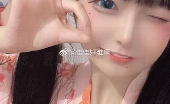从神社到自拍镜头：佳佳好难啊最新巫女cos，夏日的清凉感满满！