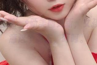 依依超级懒’s新美图更新,女孩们,注意这个姿态,呵呵。