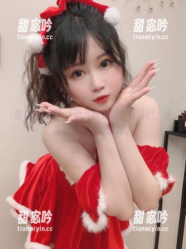 依依超级懒’s新美图更新，女孩们，注意这个姿态，呵呵。