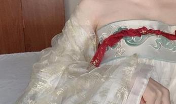 更新来了，倦倦喵教你如何穿鱼骨胸衣，看了不痛不痒的那种