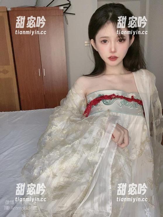 更新来了，倦倦喵教你如何穿鱼骨胸衣，看了不痛不痒的那种
