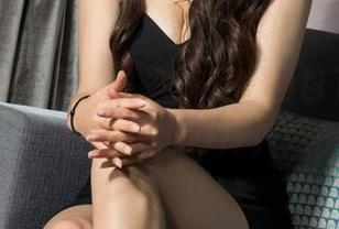 克拉女神 – 嘉萌，凉拖控！图包下载后保证让你心痒痒。
