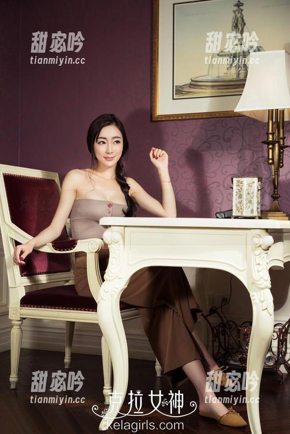 克拉女神 - 脚踩白云，苏棠最新写真集更新指南来啦