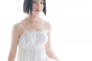 看了兔玩映画的美图合集，教室里的穹妹让我想起了校园那些年。