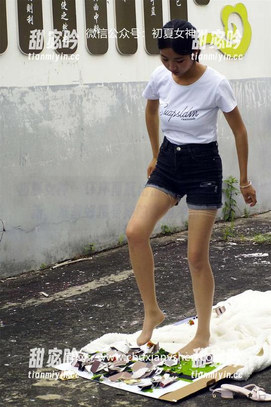 初夏女神-环环 初夏女神 - 环环再度出击,厨娘作品集更新,准备好接受她的食物冲击了吗?