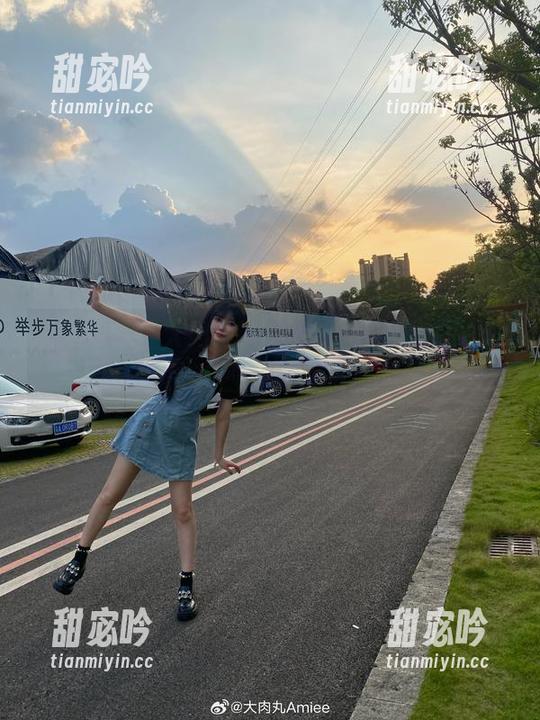 洗澡趣事！大肉丸Amiee的浴室套图，水花四溅的快乐