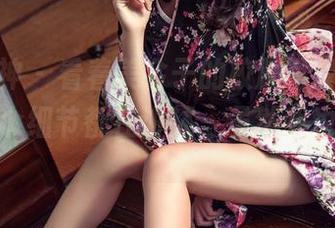 头条女神 – 看着美会子的校服写真，原图中的每个细节都在讲述，虽然我也听不懂。