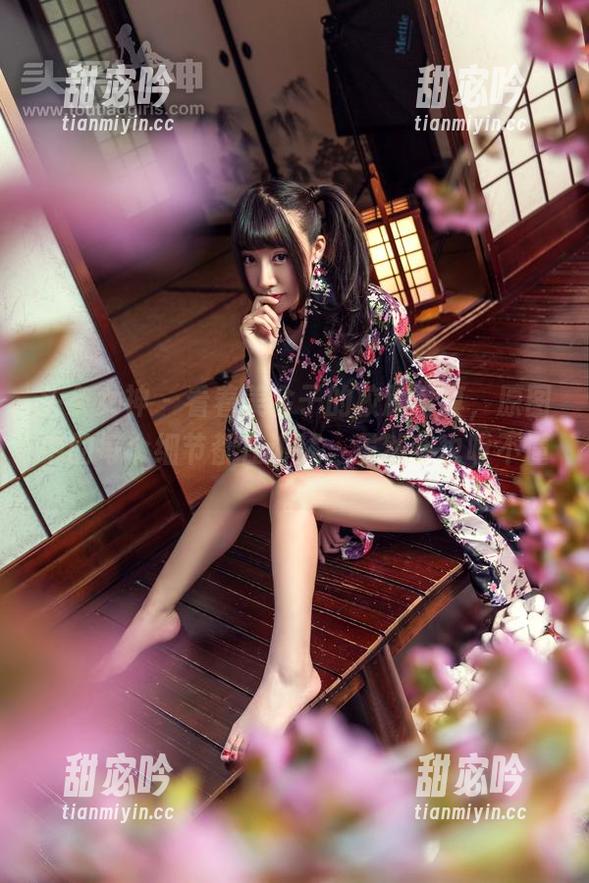 头条女神-美会子 头条女神 - 看着美会子的校服写真,原图中的每个细节都在讲述,虽然我也听不懂。