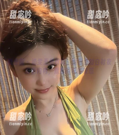 微密圈 - 奶雯无须解释：图包里的白衬衣红色内内，默默回味的快感