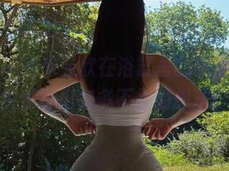 微密圈 – 看宋昱欣在浴缸里的照片，心里突然冒出好多不甘的想法！