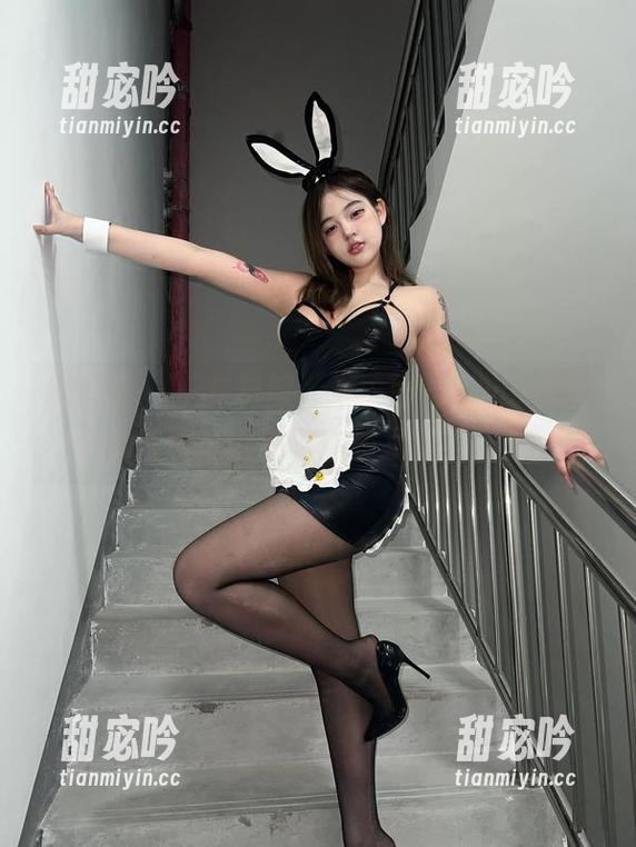 小u优优子 微密圈 - 一套制服,万千可能,小u优优子的高清套图聊聊这些别致的姿态。