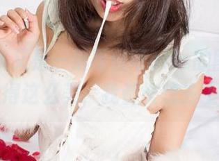 尤果网 – 又是一组夏倪可ella的图集，把校园拍得这么美，我都快想去上学了。