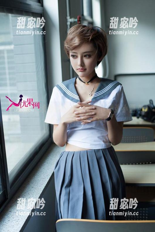 尤果网-张小西Ann 尤果网 - 泳池边的小秘密,下载张小西Ann的写真体验一下!