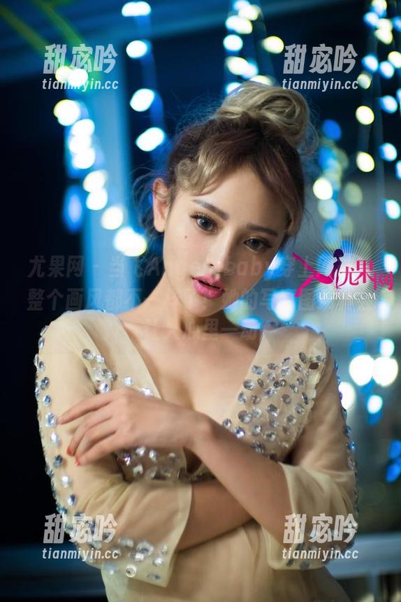 尤果网-飞Angelababy 尤果网 - 当飞Angelababy穿上网袜,整个画风都不一样了!她的写真图册真会让人心里一动