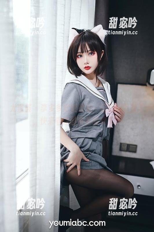 尤蜜荟 - 李多多穿短裤后，圣光都害羞了，快来看套图背后的欢乐。