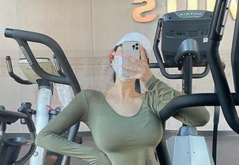 微密圈 – 当水手服遇上左公子666：写真作品里的风情大挑战！