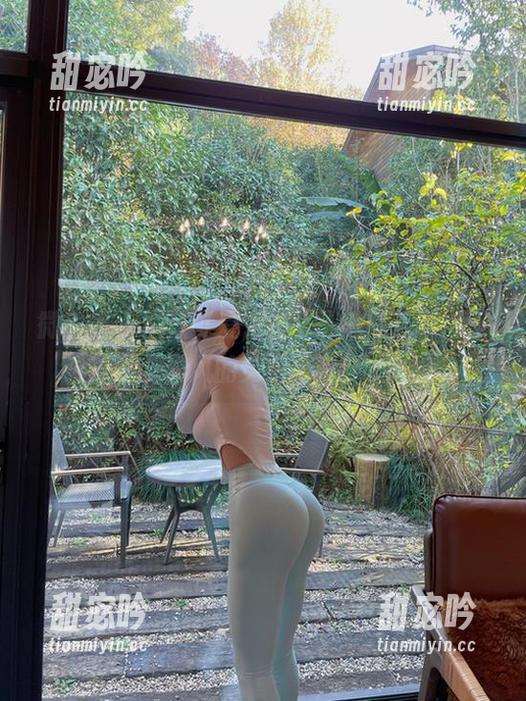 左公子666 微密圈 - 不只可爱,左公子666还带点怪异风的免费写真!
