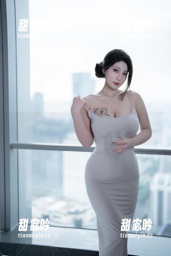 每一张图片都像叠了好多层，星澜想来杯珍珠奶茶让圣诞树也低调不了啊！