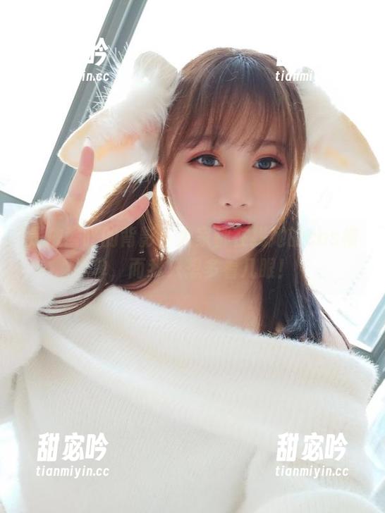 是依酱吖的背影，大家都在找她的cos榜单，而我只想多看几眼！