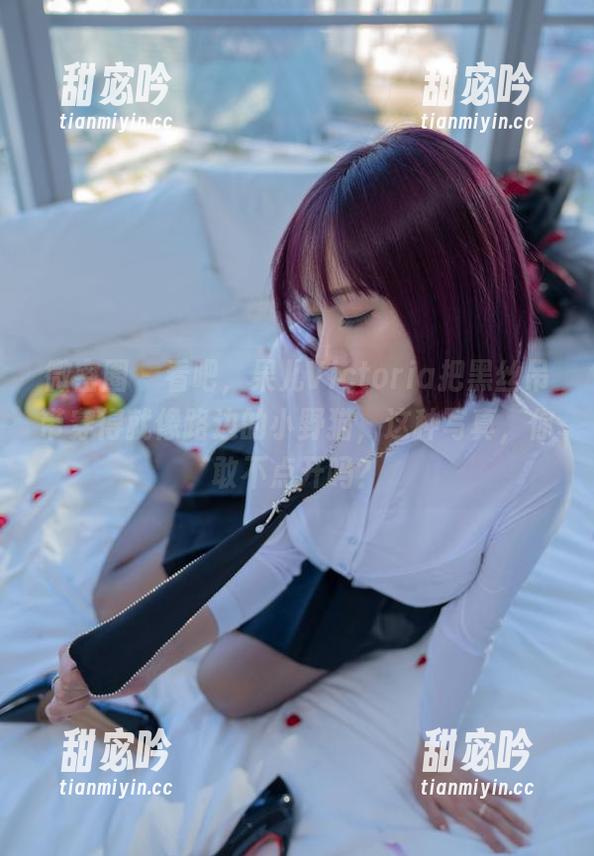 果儿Victoria 微密圈 - 看吧,果儿Victoria把黑丝吊带穿得就像路边的小野猫,这种写真,你敢不点开吗?