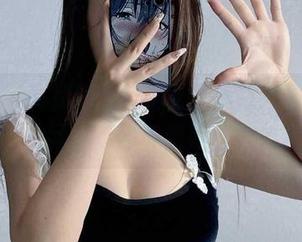 微密圈 – 高清版桃沢樱呀的纯情修女原图，林间小道的气氛好甜腻。