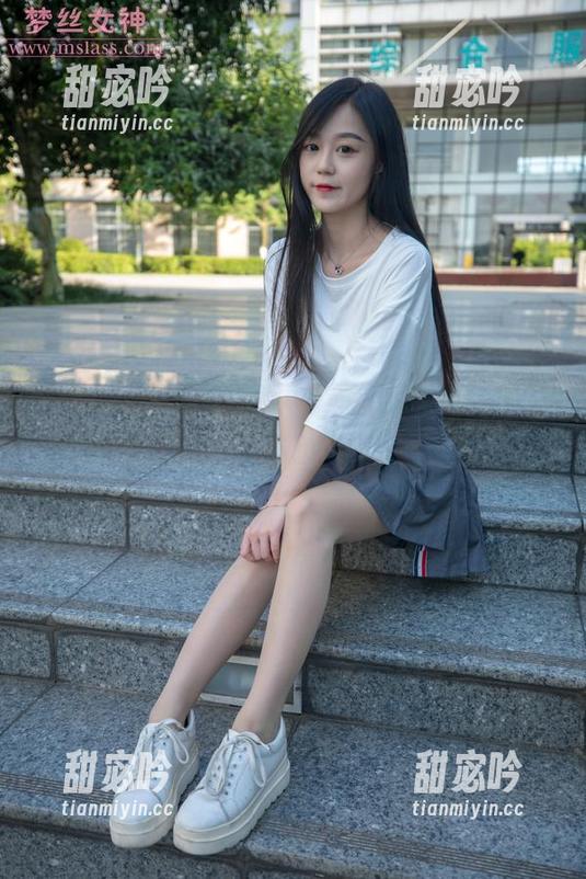 梦丝女神 - 灵灵的甜静，让明星脸也有懒散的样子——原图资源诚意奉上！