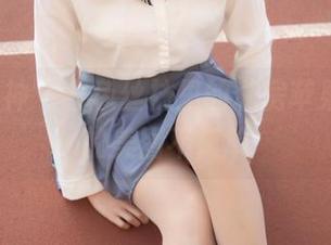 梦丝女神 – 白色丝袜里的私房苹果，玥玥的美图不简单